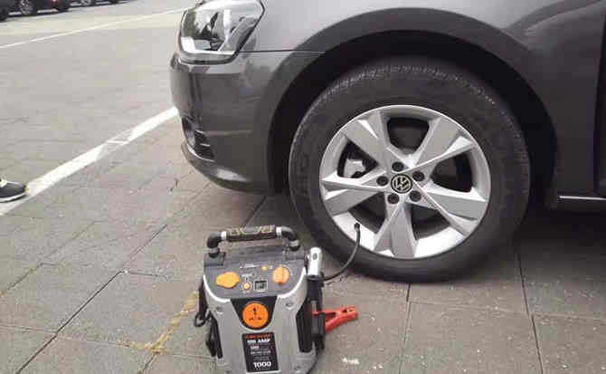 哈密汽车搭电案例